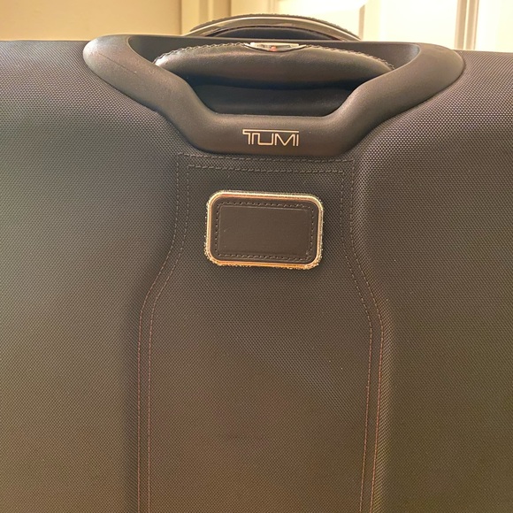TUMI ALPHA SHORT TRIP DUAL ACCESS SUITCASE - Picture 6 of 15